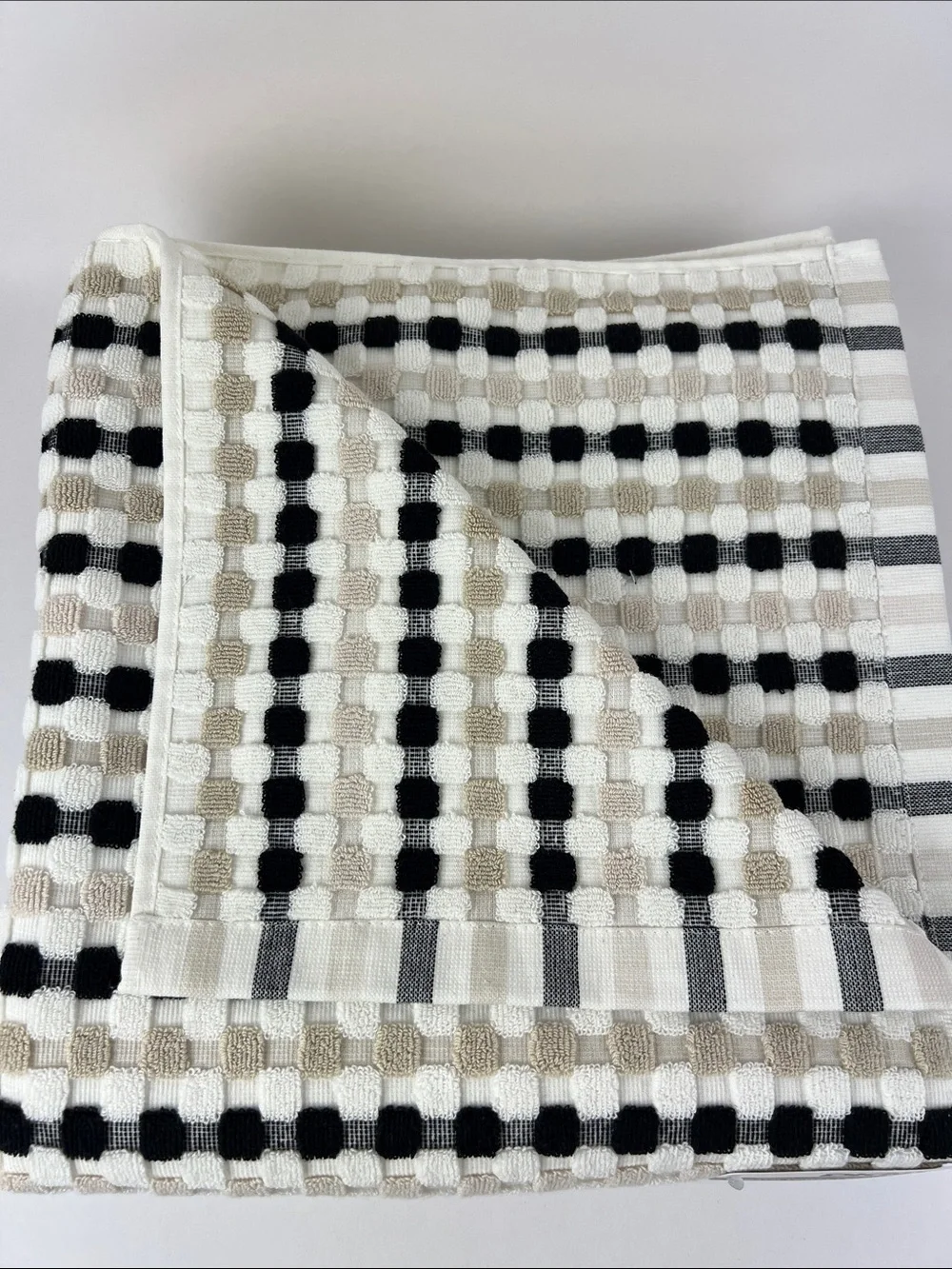 DKNY Maya Bath Towels Checkered Black Tan White 100% Cotton Set of 2 NEW